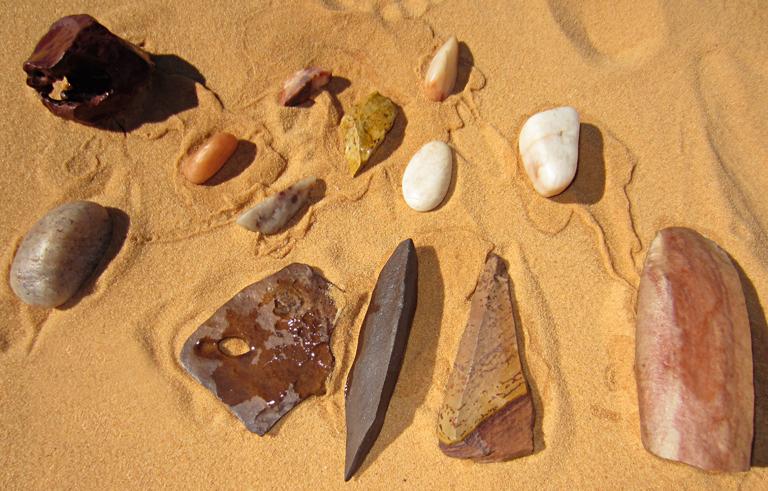 a random assortment of stones and tools from the location exemplify the typical wind-blown sand polish effect, 2012